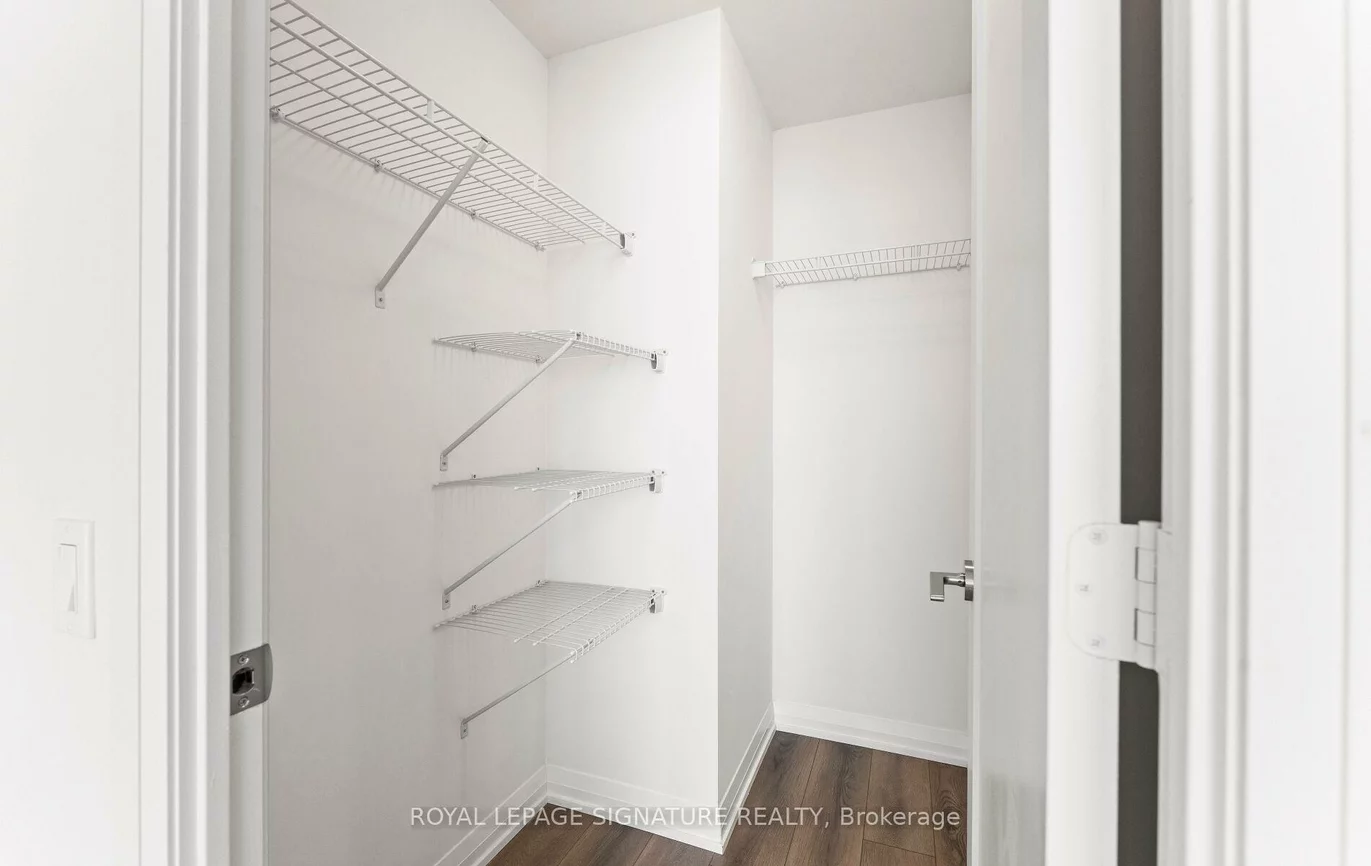 8960, Jane, Vellore Village, Vaughan