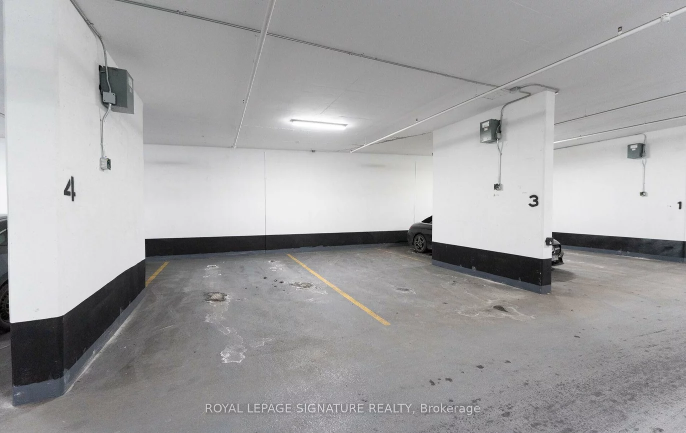 8960, Jane, Vellore Village, Vaughan