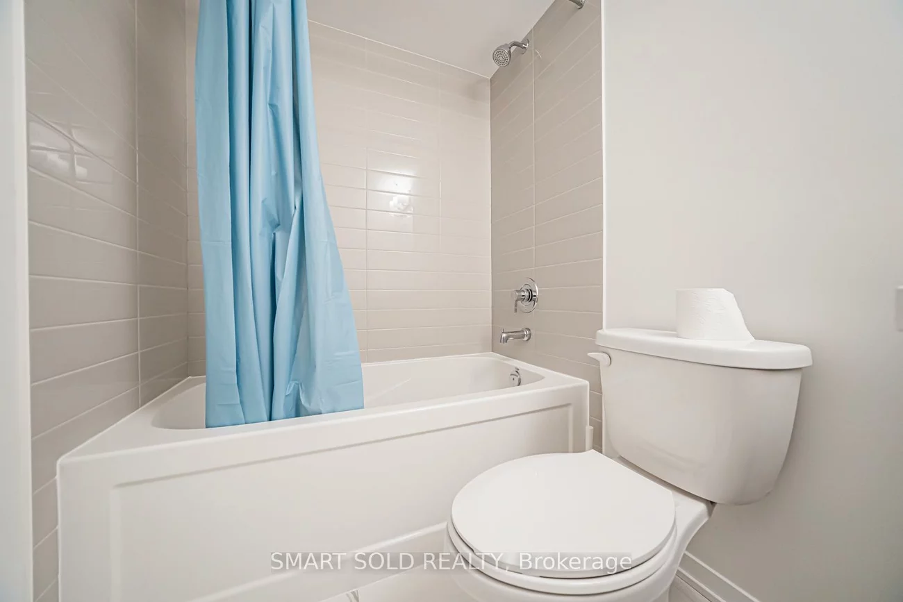 121, Honeycrisp, Vaughan Corporate Centre, Vaughan