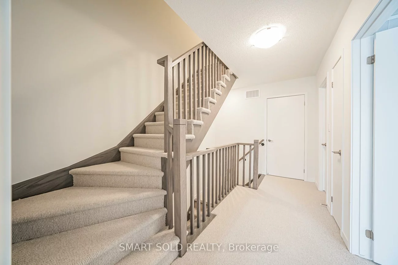 121, Honeycrisp, Vaughan Corporate Centre, Vaughan