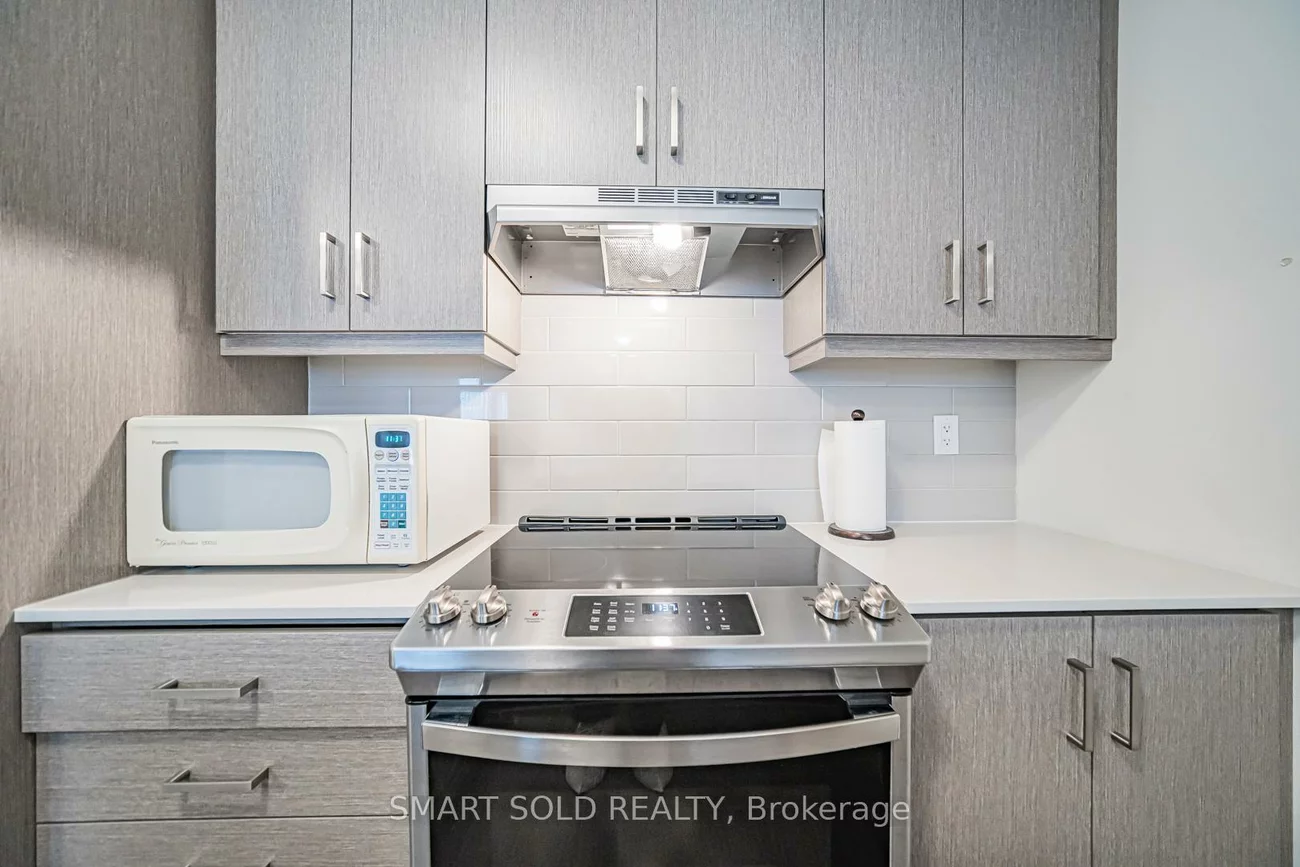 121, Honeycrisp, Vaughan Corporate Centre, Vaughan