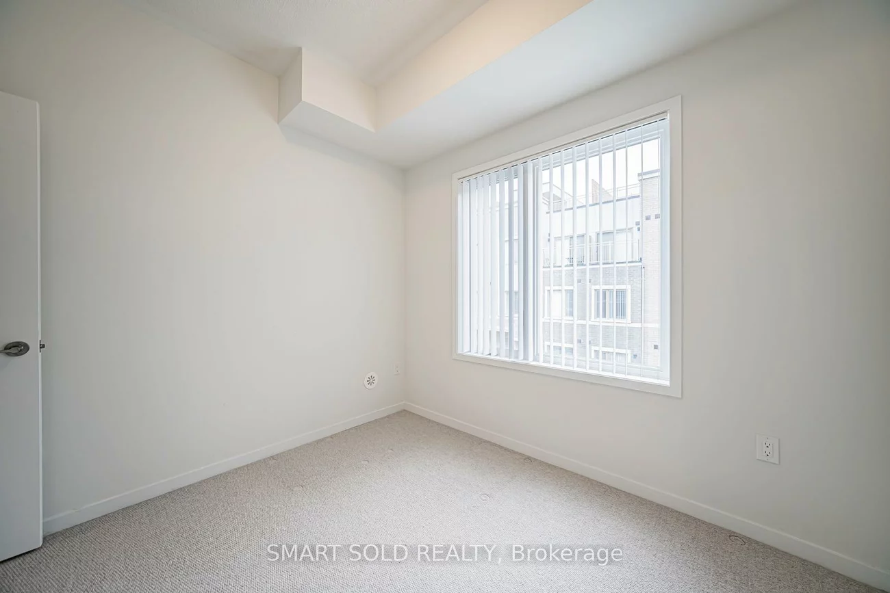 121, Honeycrisp, Vaughan Corporate Centre, Vaughan