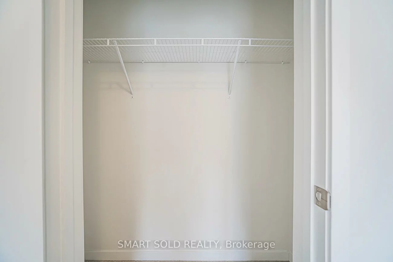 121, Honeycrisp, Vaughan Corporate Centre, Vaughan