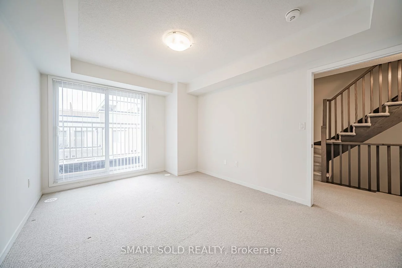 121, Honeycrisp, Vaughan Corporate Centre, Vaughan