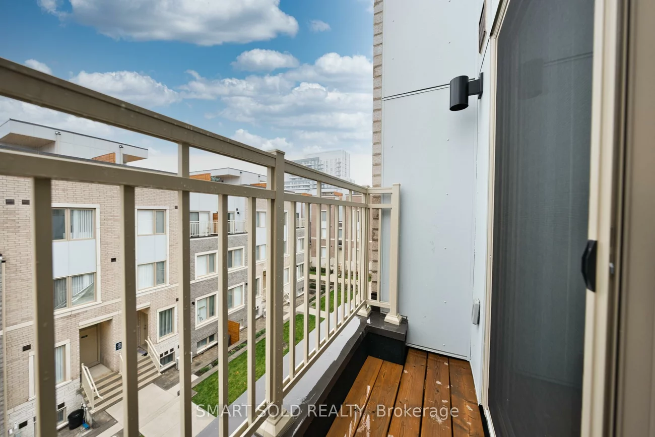 121, Honeycrisp, Vaughan Corporate Centre, Vaughan