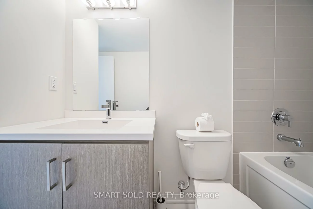 121, Honeycrisp, Vaughan Corporate Centre, Vaughan