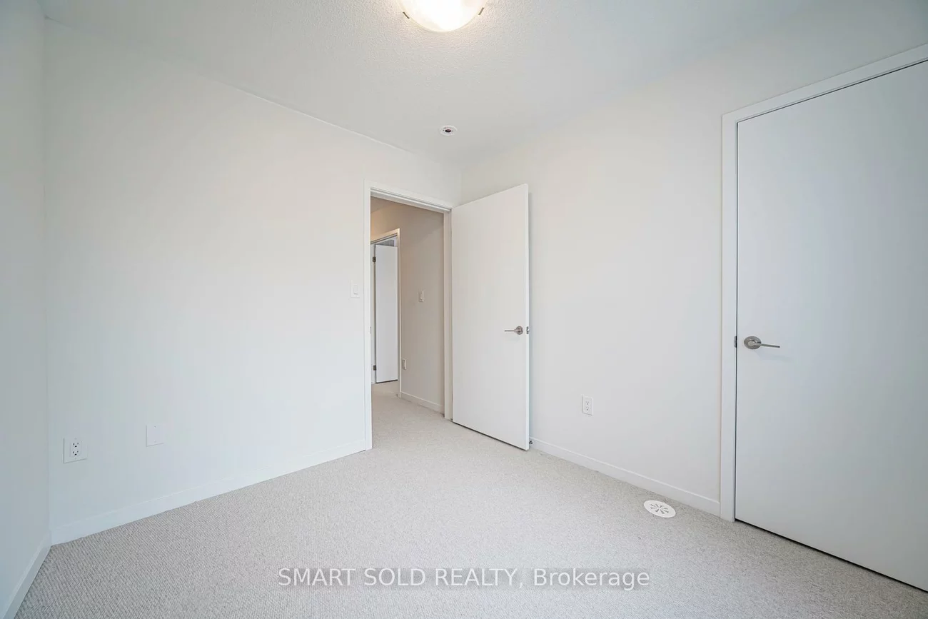 121, Honeycrisp, Vaughan Corporate Centre, Vaughan