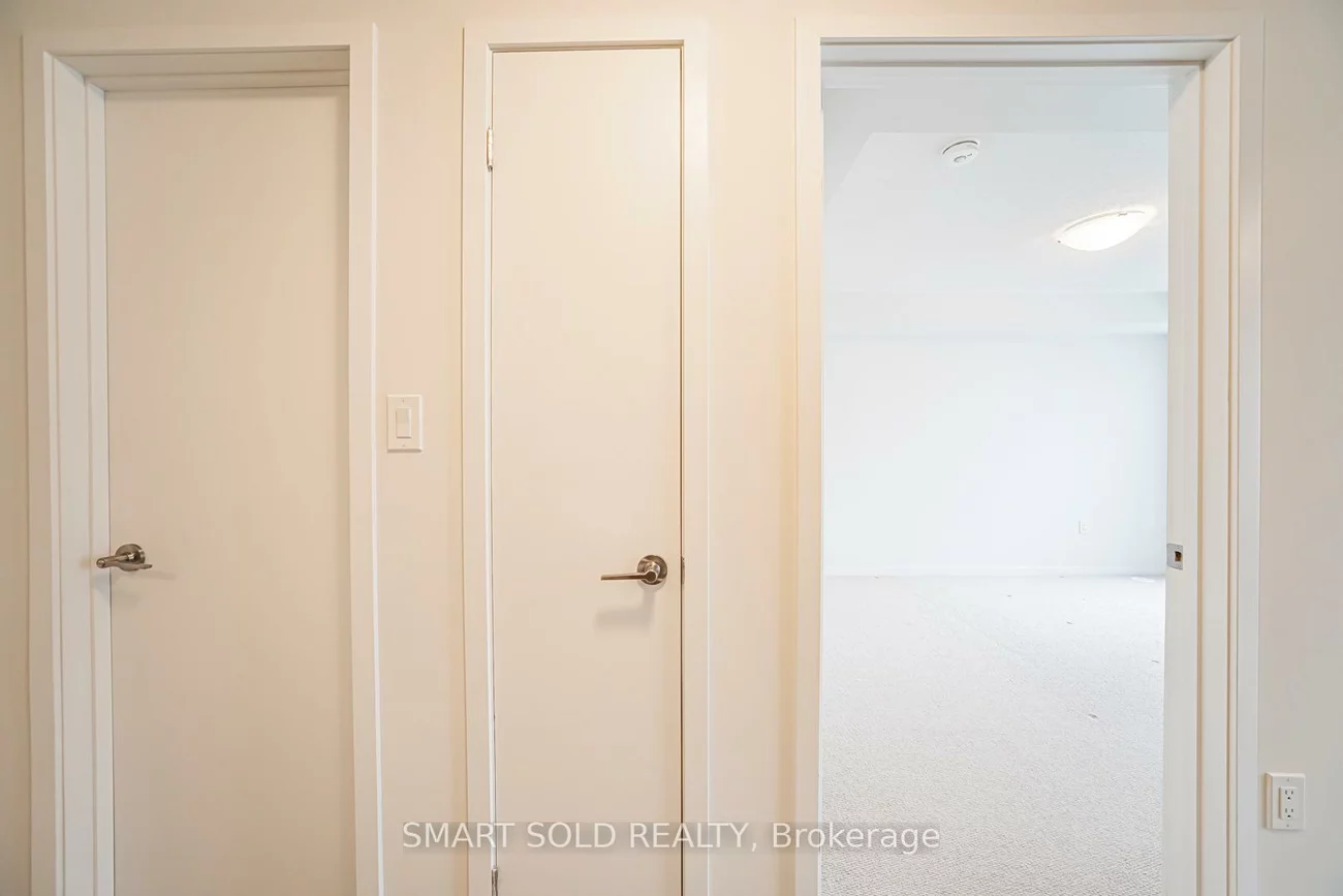 121, Honeycrisp, Vaughan Corporate Centre, Vaughan