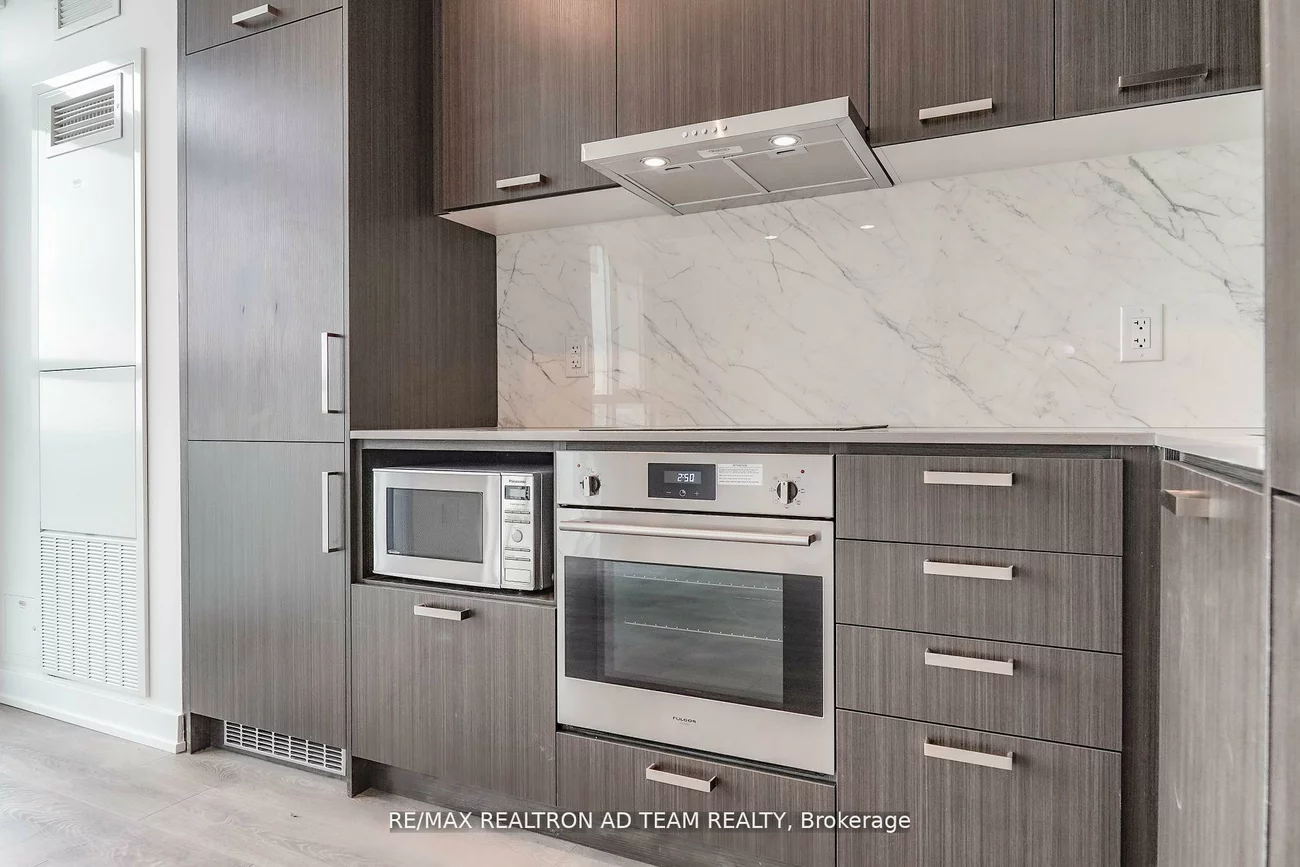 38, Honeycrisp, Vaughan Corporate Centre, Vaughan