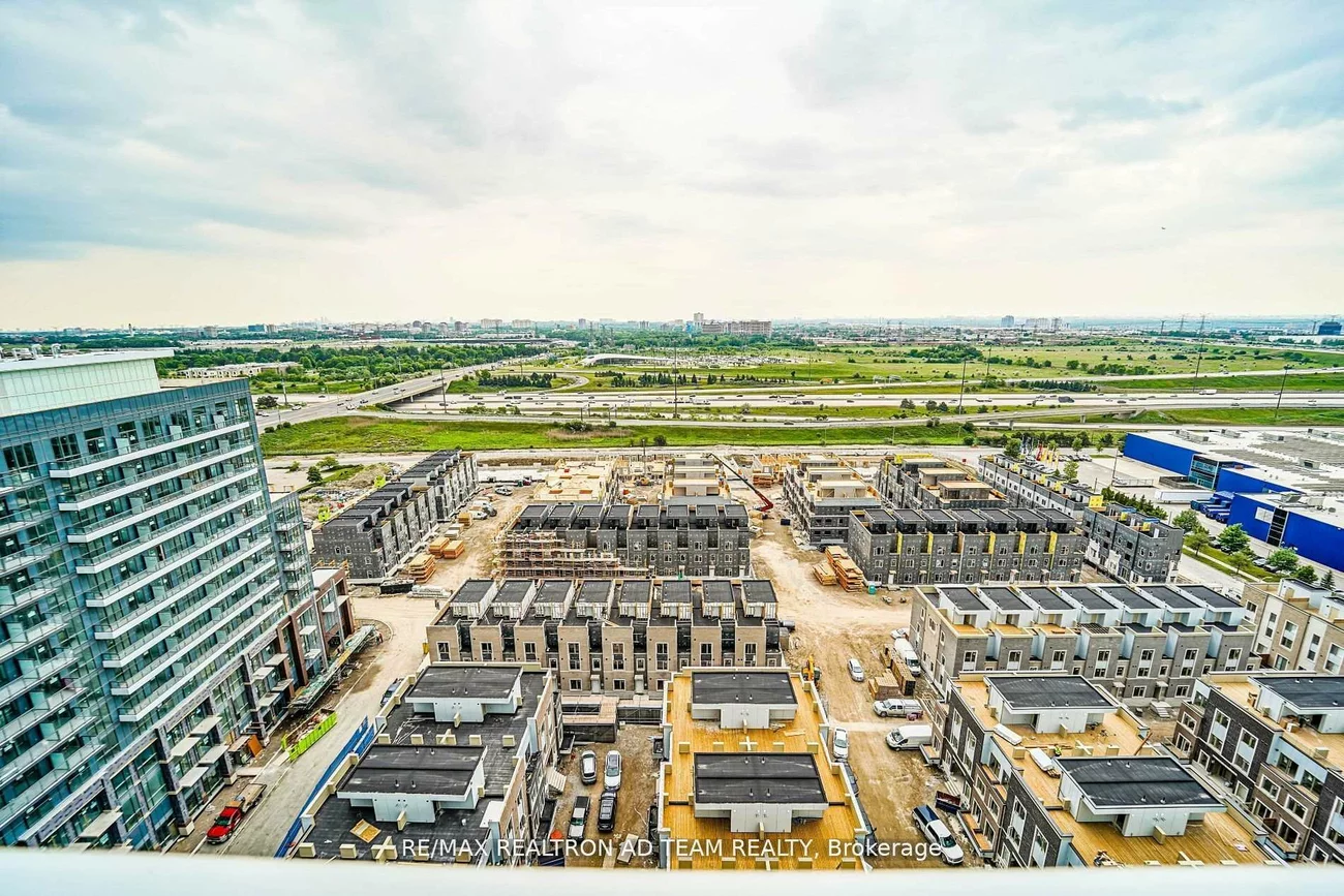 38, Honeycrisp, Vaughan Corporate Centre, Vaughan