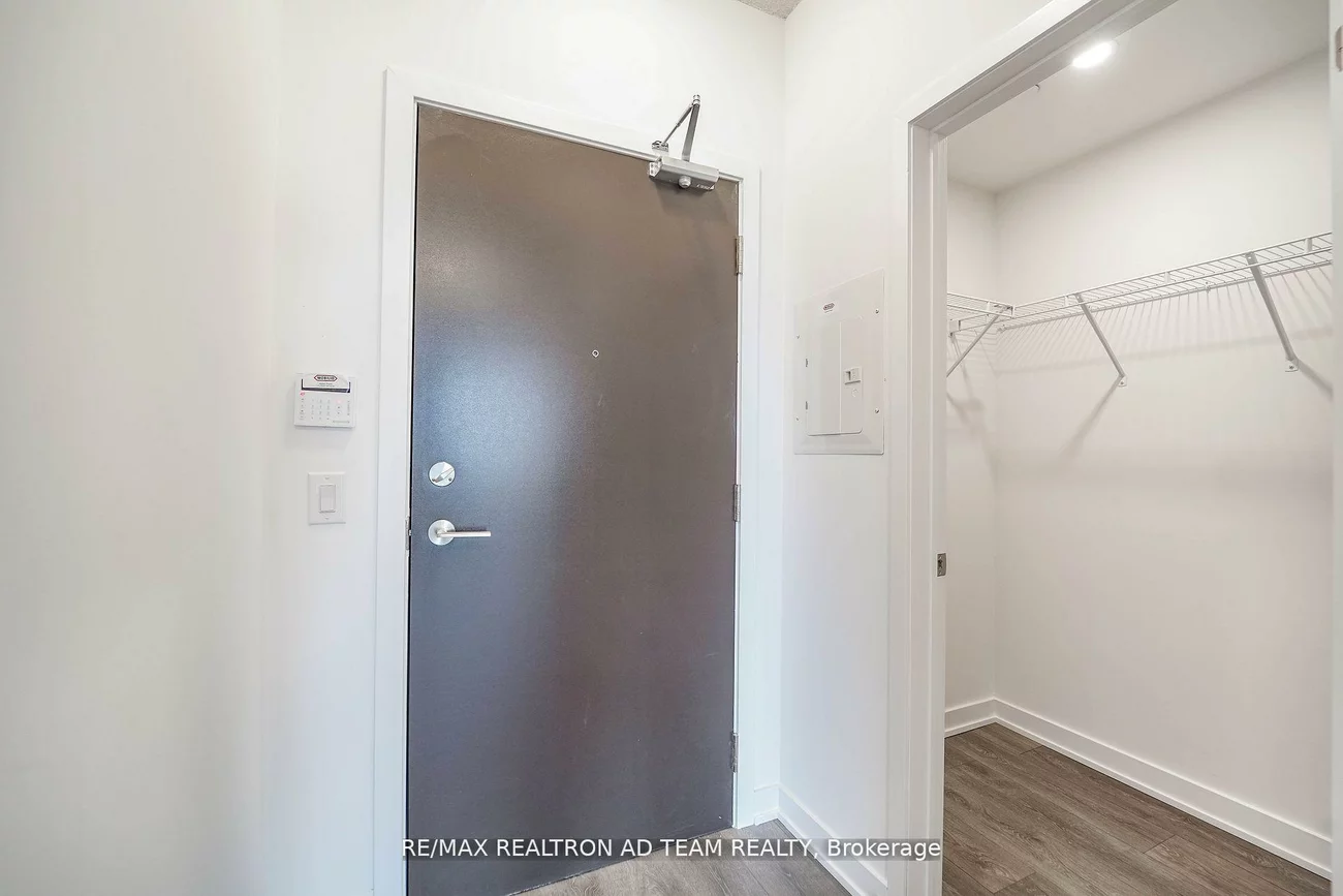 38, Honeycrisp, Vaughan Corporate Centre, Vaughan