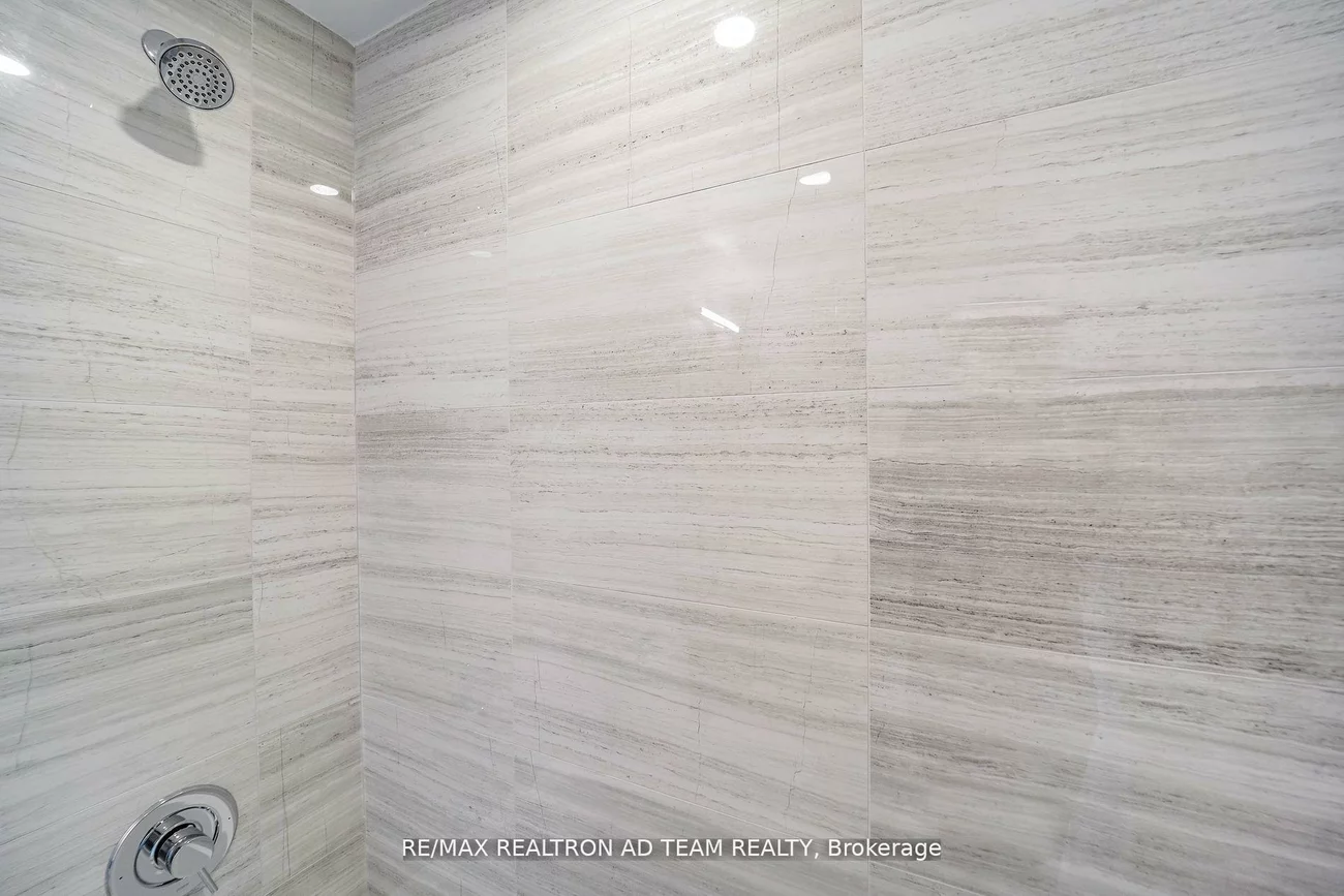 38, Honeycrisp, Vaughan Corporate Centre, Vaughan