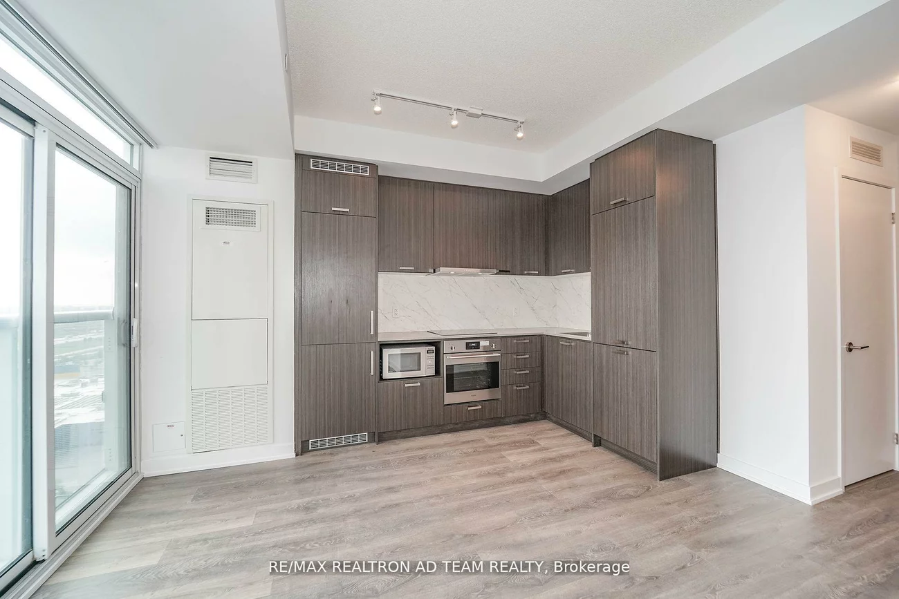 38, Honeycrisp, Vaughan Corporate Centre, Vaughan