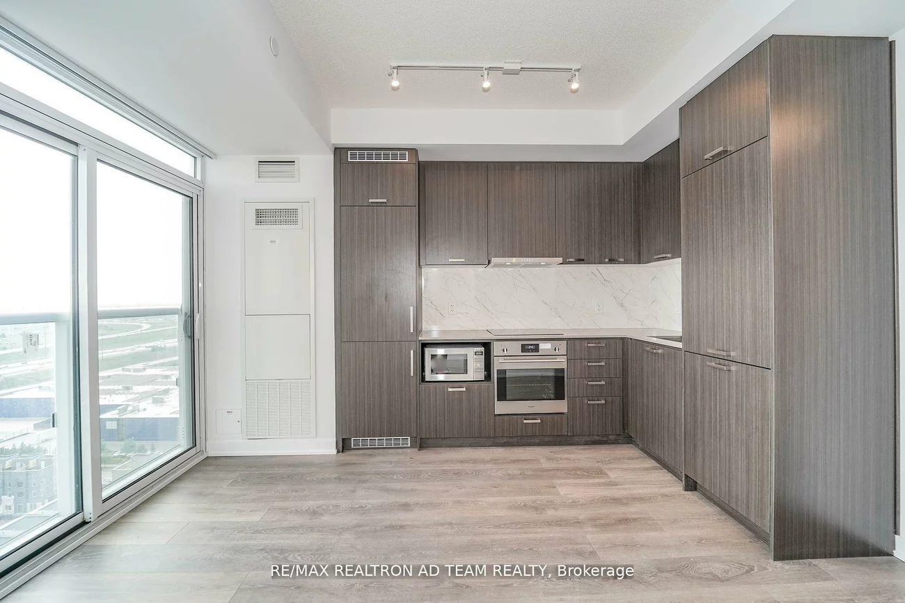 38, Honeycrisp, Vaughan Corporate Centre, Vaughan