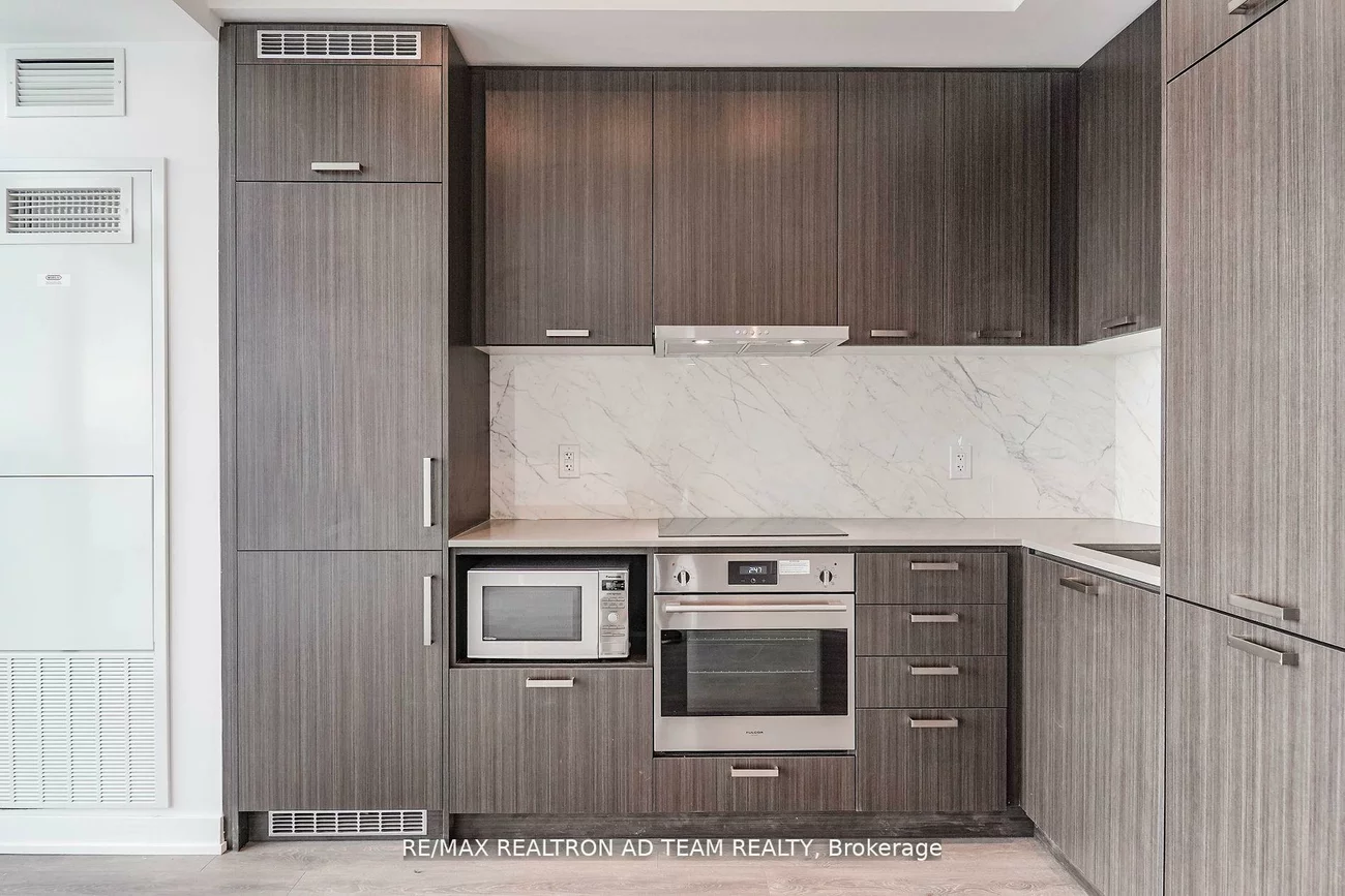 38, Honeycrisp, Vaughan Corporate Centre, Vaughan