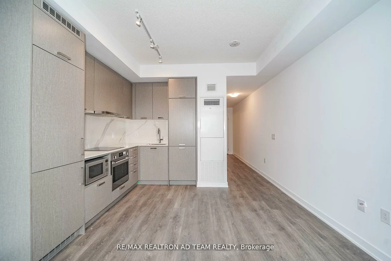 38, Honeycrisp, Vaughan Corporate Centre, Vaughan