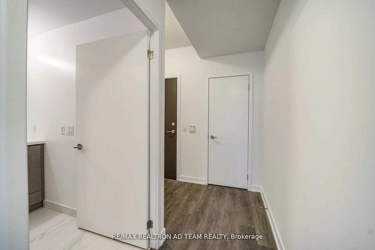 38, Honeycrisp, Vaughan Corporate Centre, Vaughan