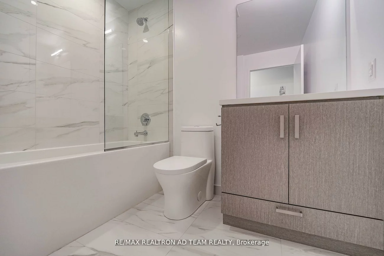 38, Honeycrisp, Vaughan Corporate Centre, Vaughan