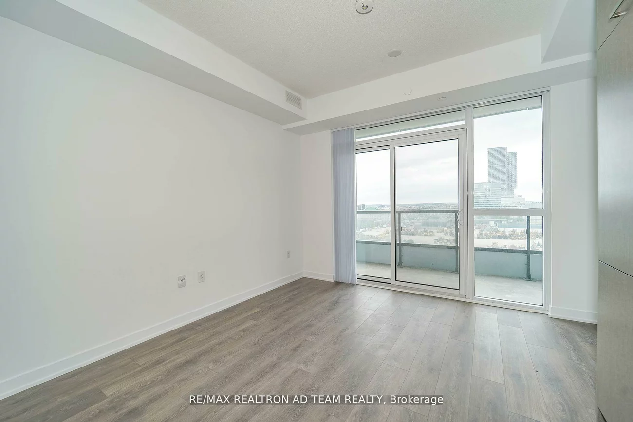 38, Honeycrisp, Vaughan Corporate Centre, Vaughan