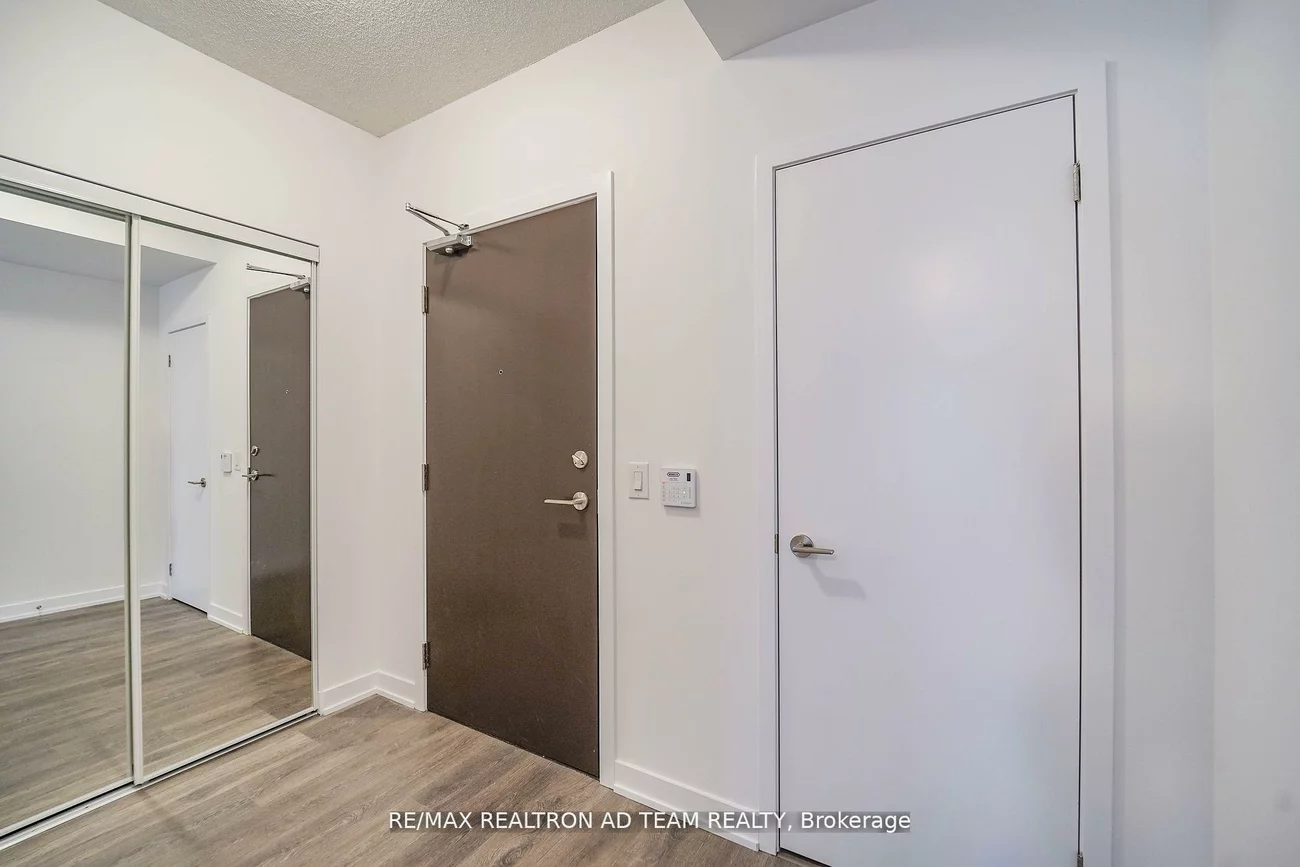 38, Honeycrisp, Vaughan Corporate Centre, Vaughan