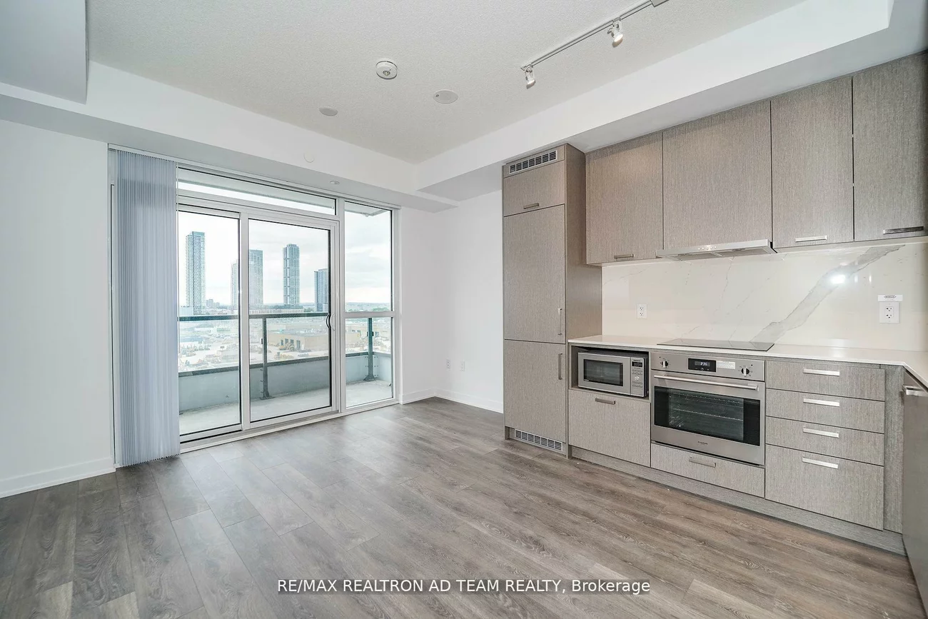 38, Honeycrisp, Vaughan Corporate Centre, Vaughan