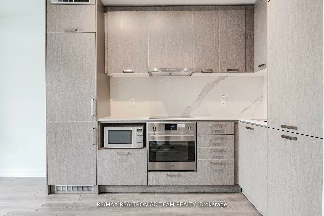 38, Honeycrisp, Vaughan Corporate Centre, Vaughan