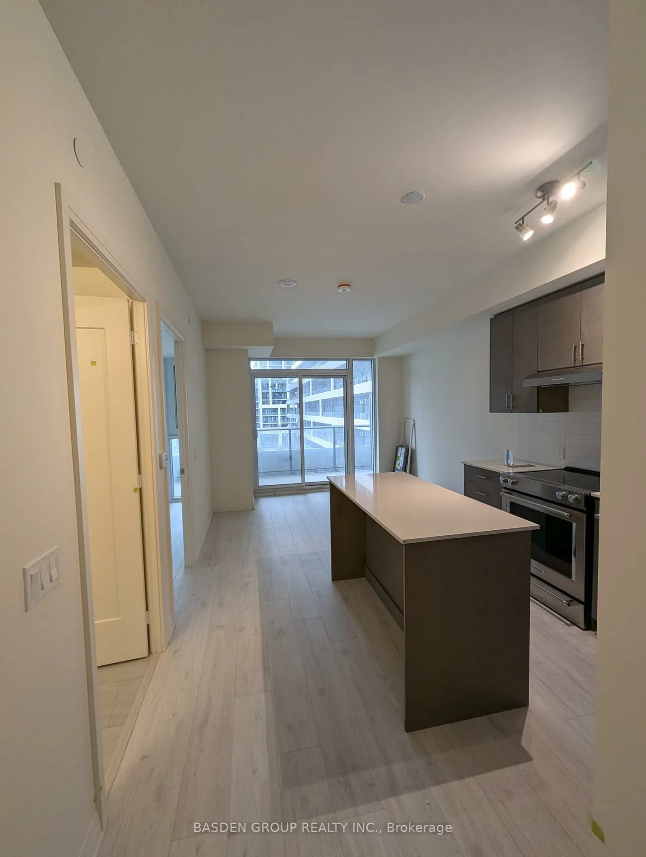 8960, Jane, Vellore Village, Vaughan