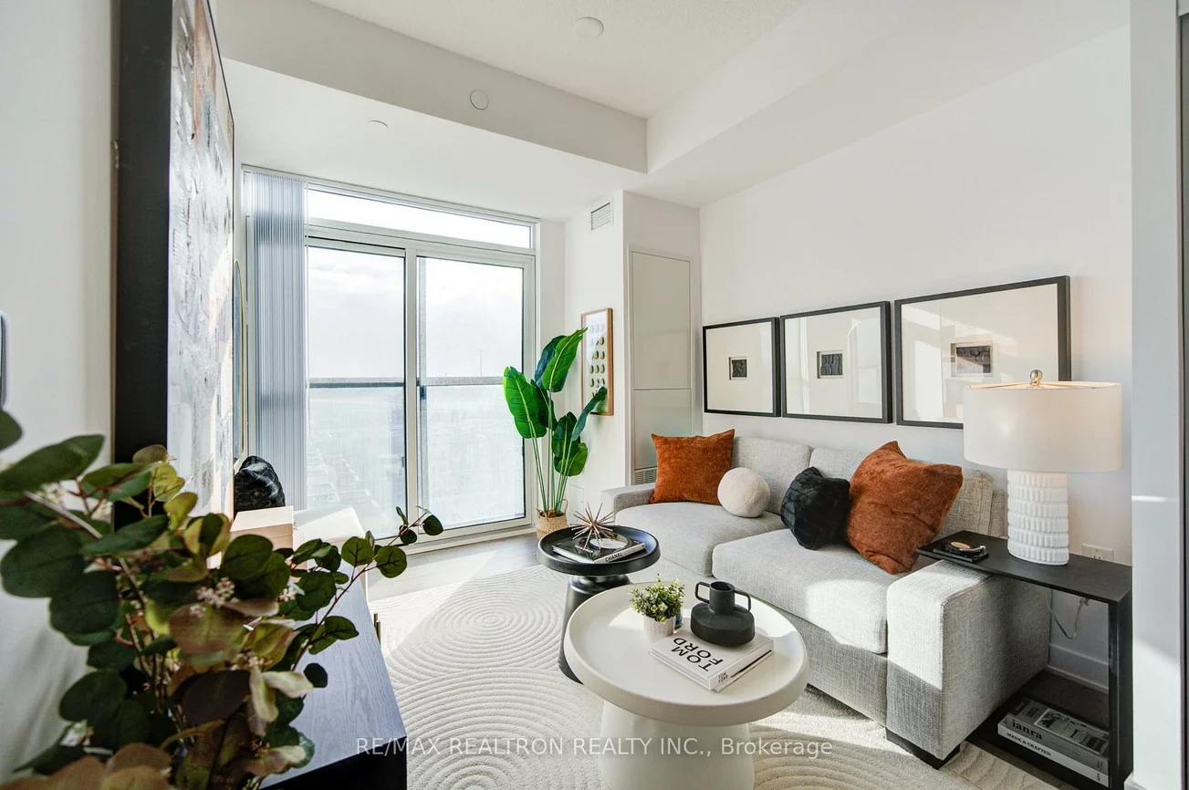 60, Honeycrisp, Vaughan Corporate Centre, Vaughan