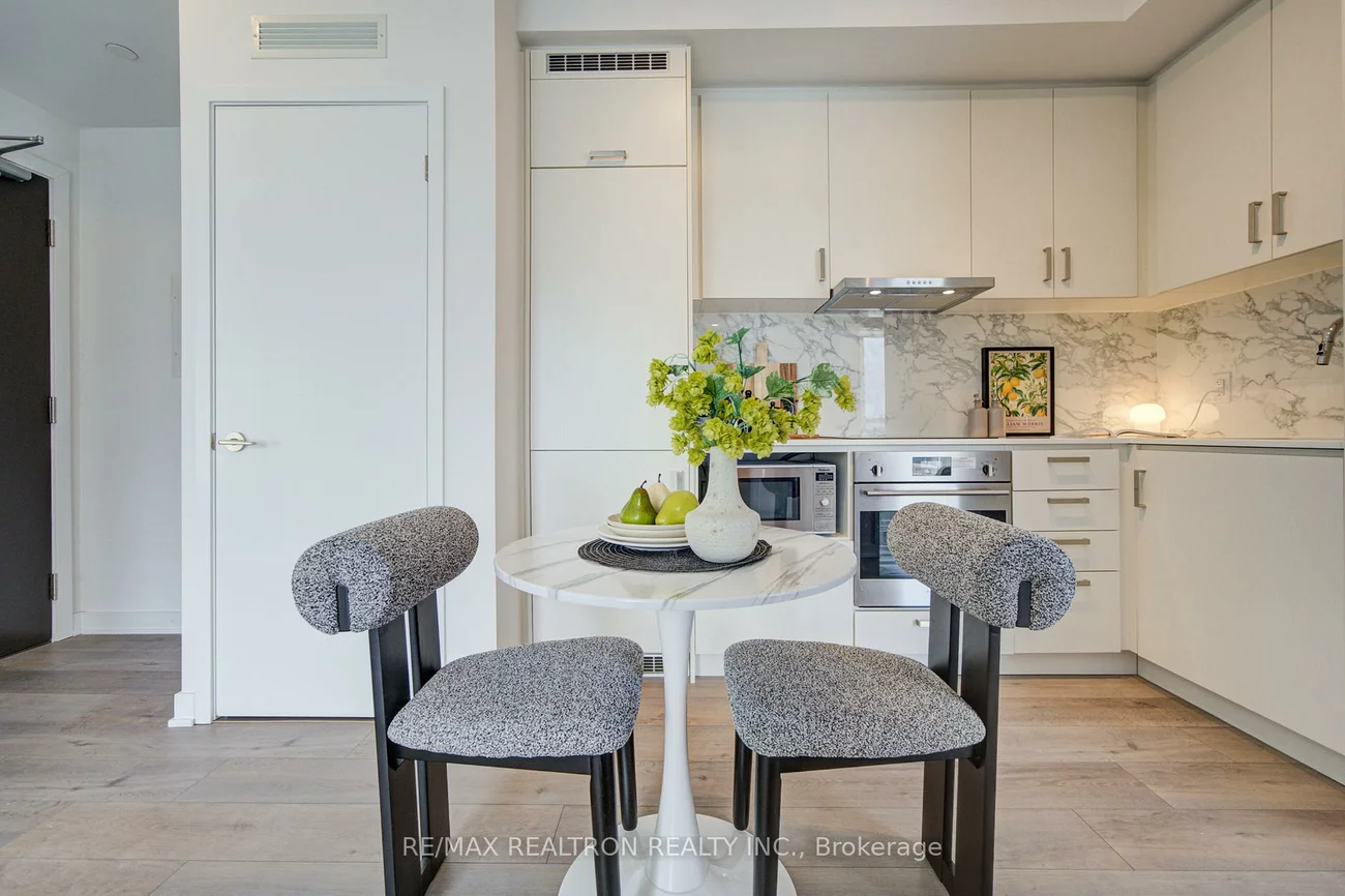 60, Honeycrisp, Vaughan Corporate Centre, Vaughan