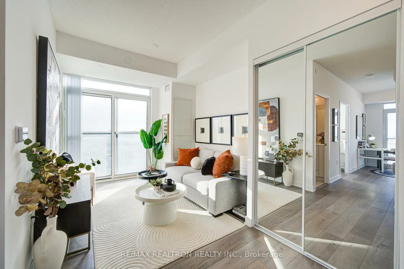 60, Honeycrisp, Vaughan Corporate Centre, Vaughan