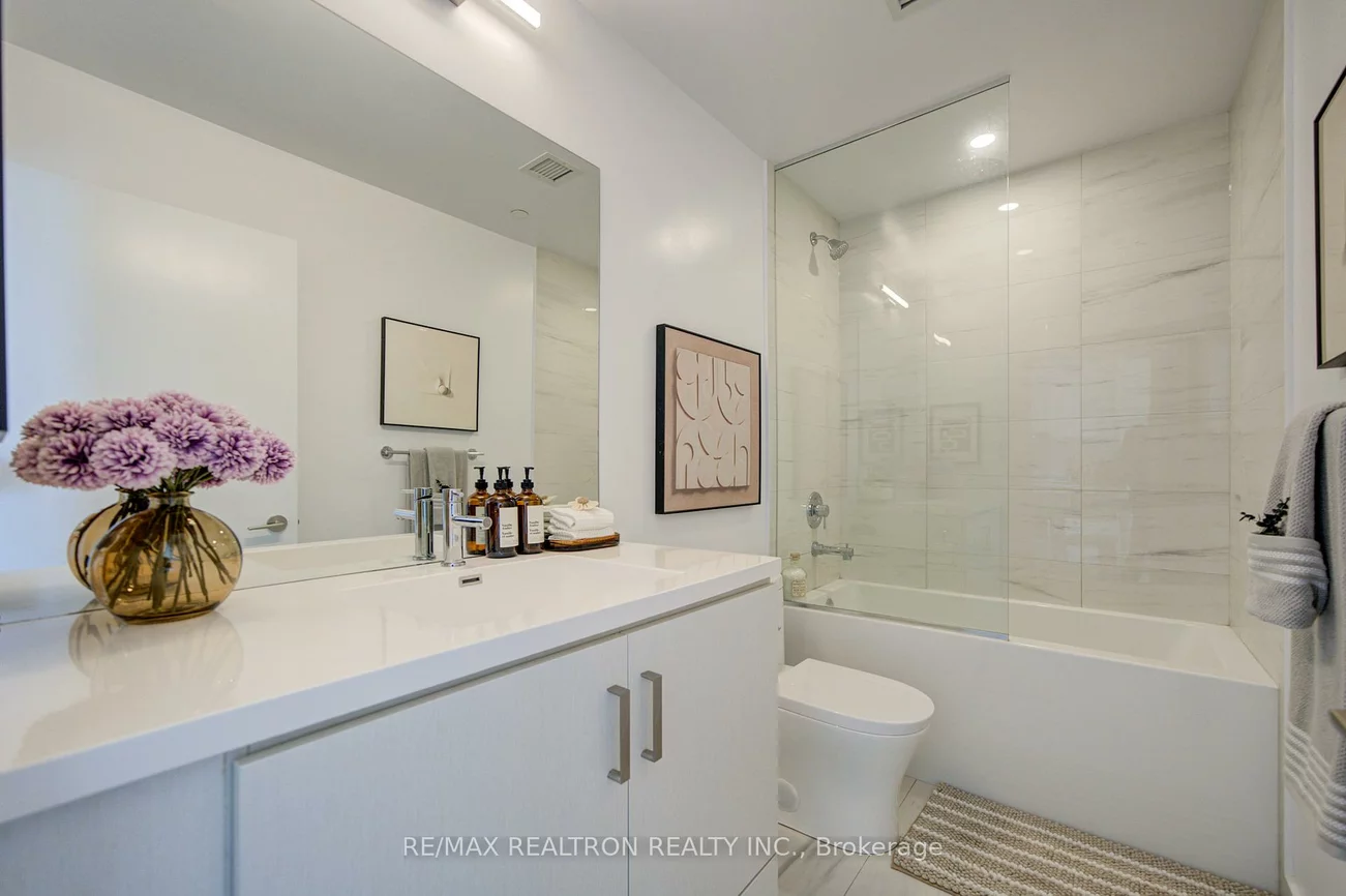 60, Honeycrisp, Vaughan Corporate Centre, Vaughan