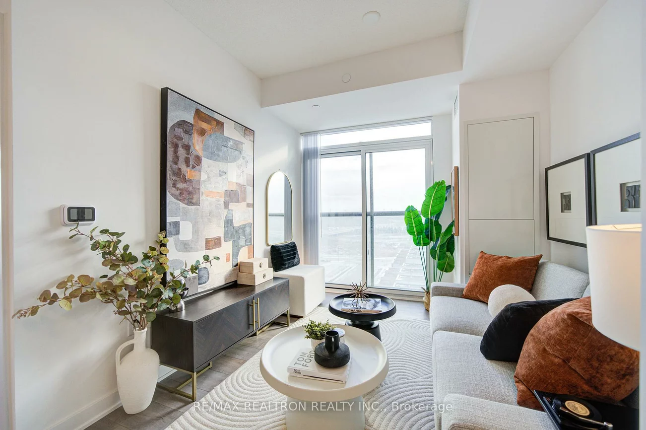 60, Honeycrisp, Vaughan Corporate Centre, Vaughan