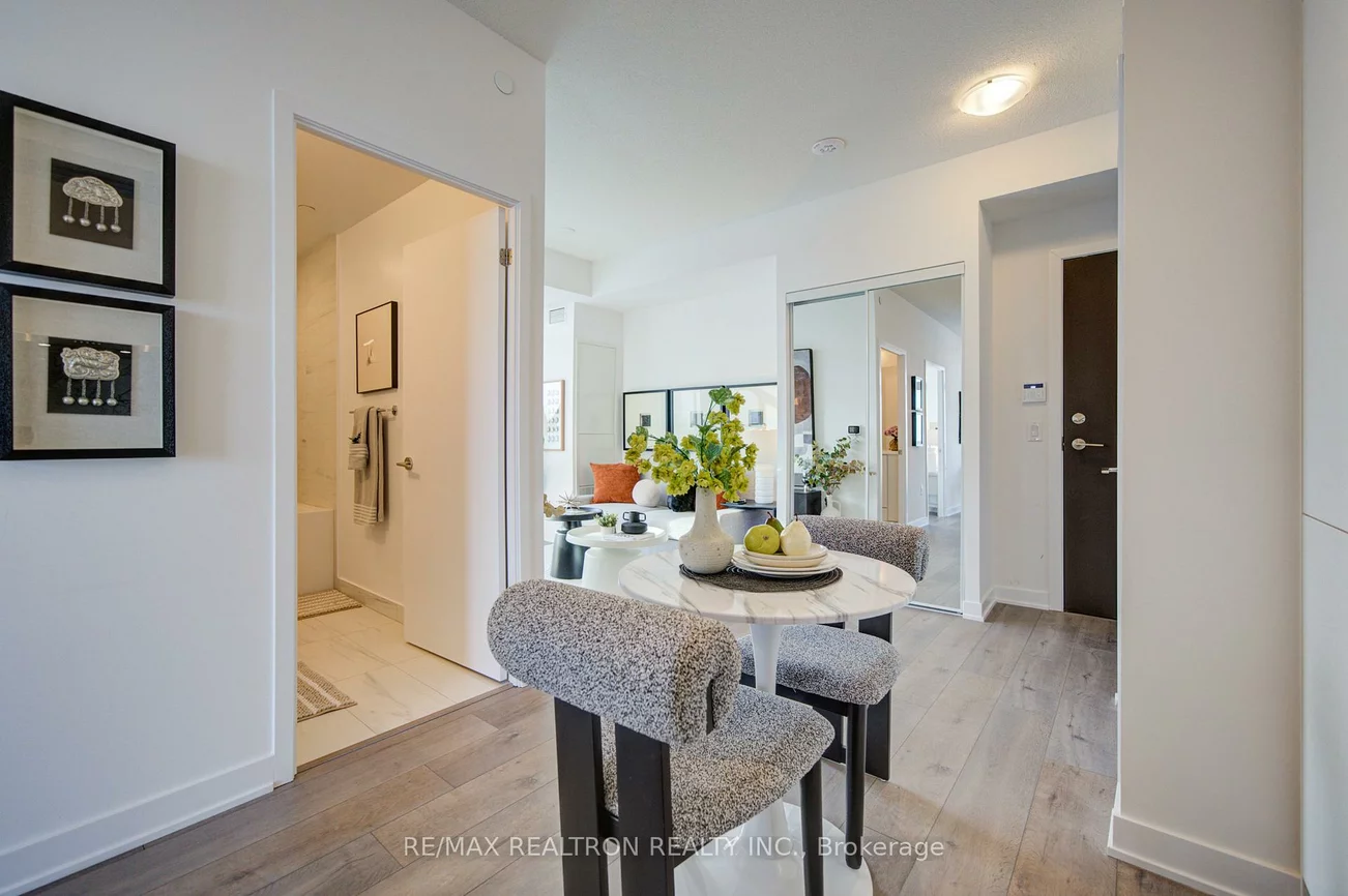 60, Honeycrisp, Vaughan Corporate Centre, Vaughan