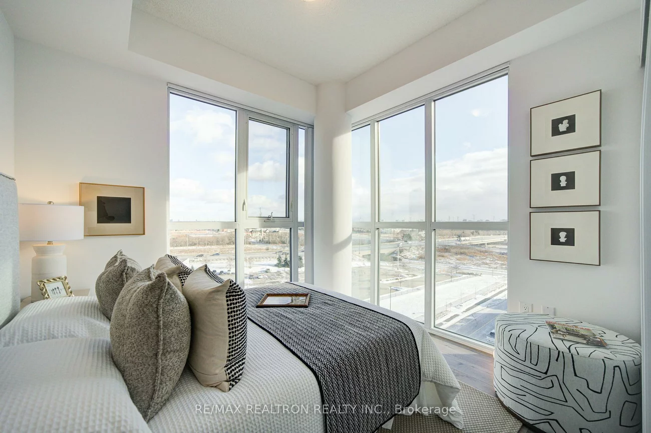 60, Honeycrisp, Vaughan Corporate Centre, Vaughan