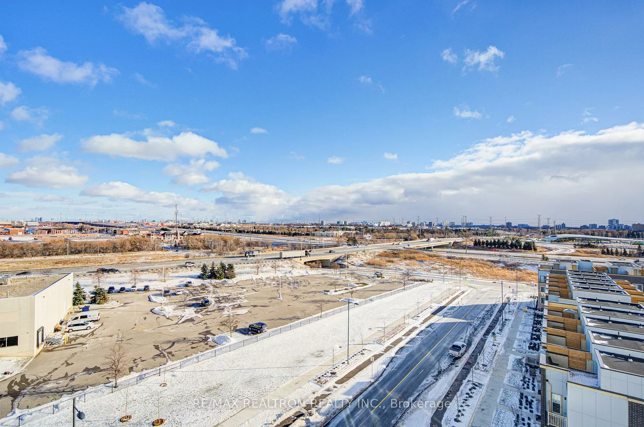 60, Honeycrisp, Vaughan Corporate Centre, Vaughan