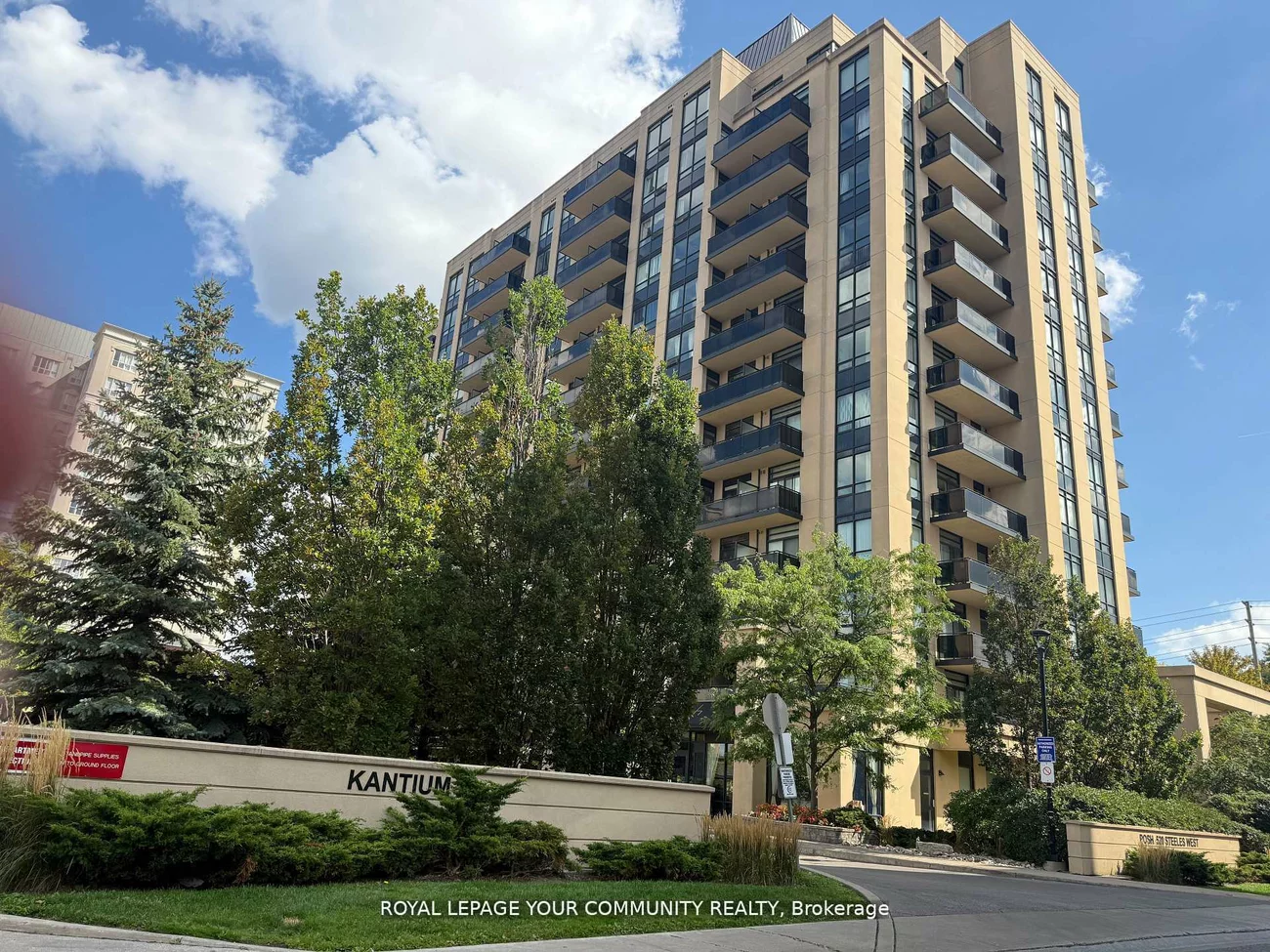 520, Steeles, Crestwood-Springfarm-Yorkhill, Vaughan