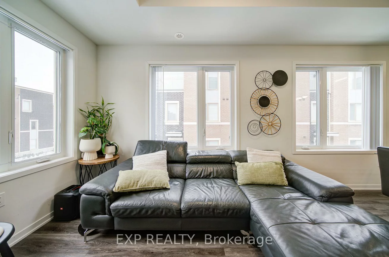 131, Honeycrisp, Vaughan Corporate Centre, Vaughan