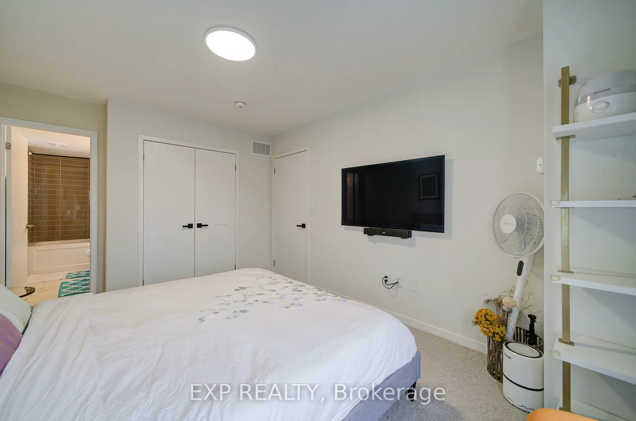 131, Honeycrisp, Vaughan Corporate Centre, Vaughan