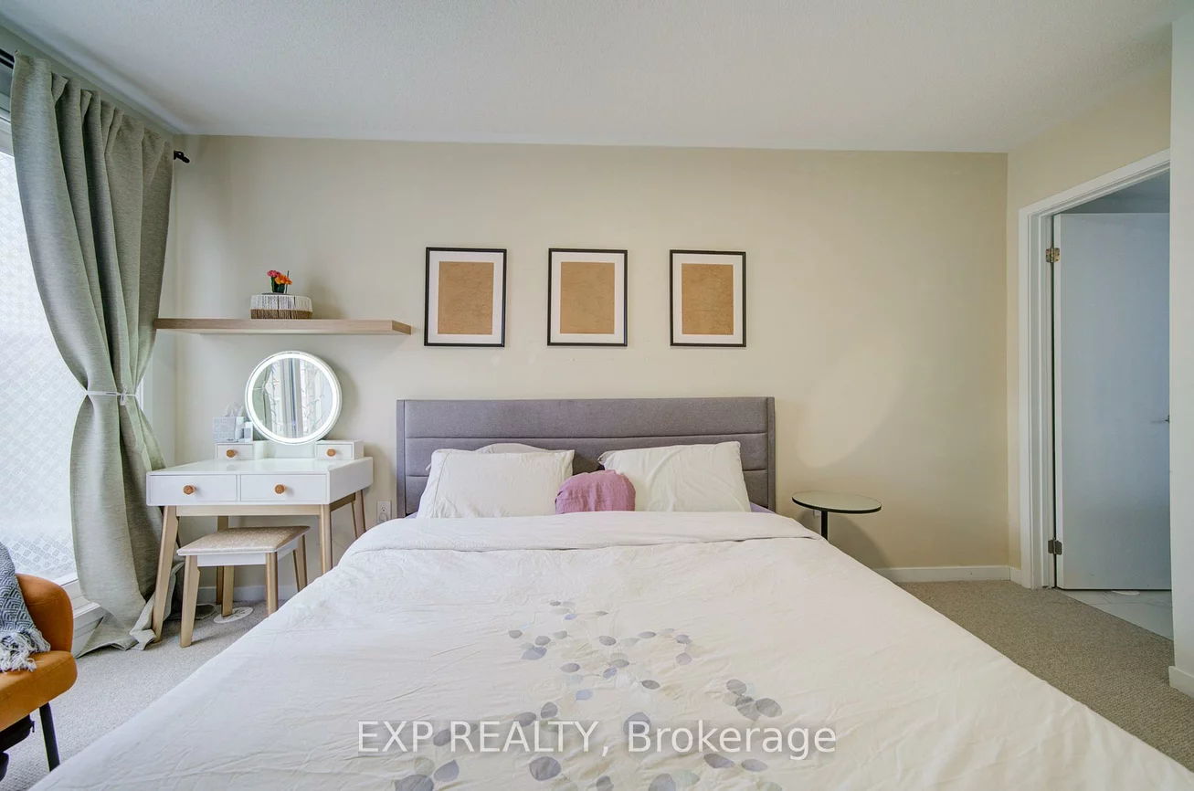 131, Honeycrisp, Vaughan Corporate Centre, Vaughan