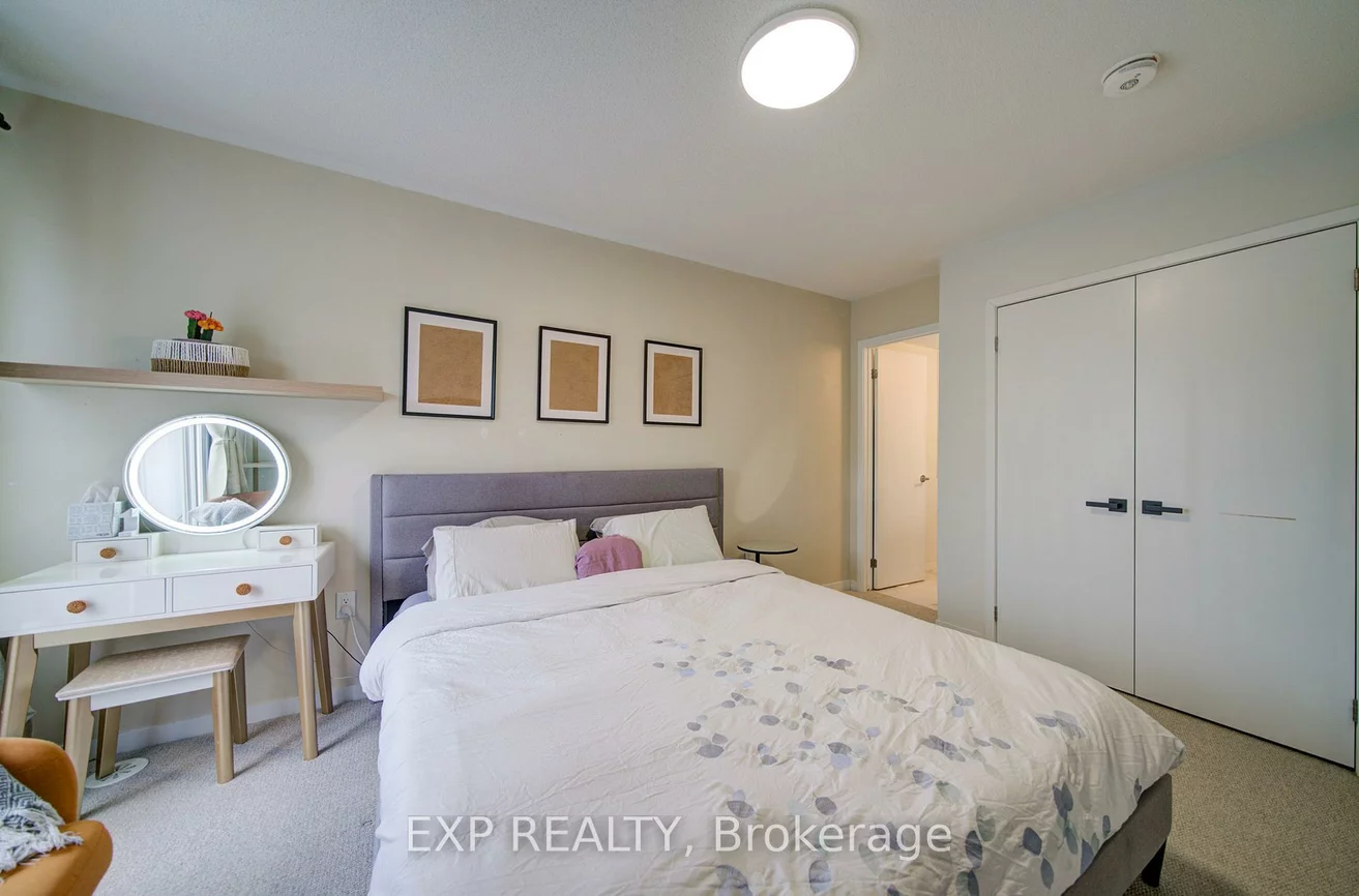 131, Honeycrisp, Vaughan Corporate Centre, Vaughan