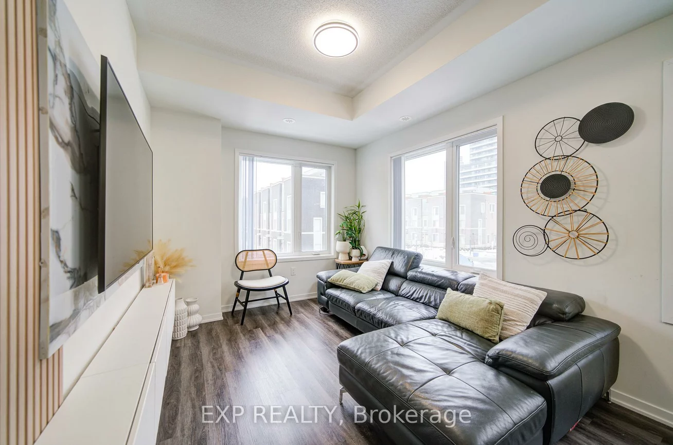 131, Honeycrisp, Vaughan Corporate Centre, Vaughan