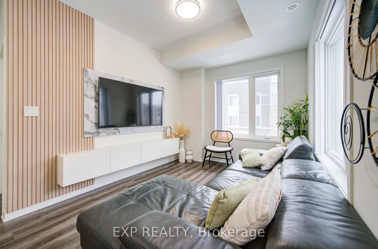 131, Honeycrisp, Vaughan Corporate Centre, Vaughan