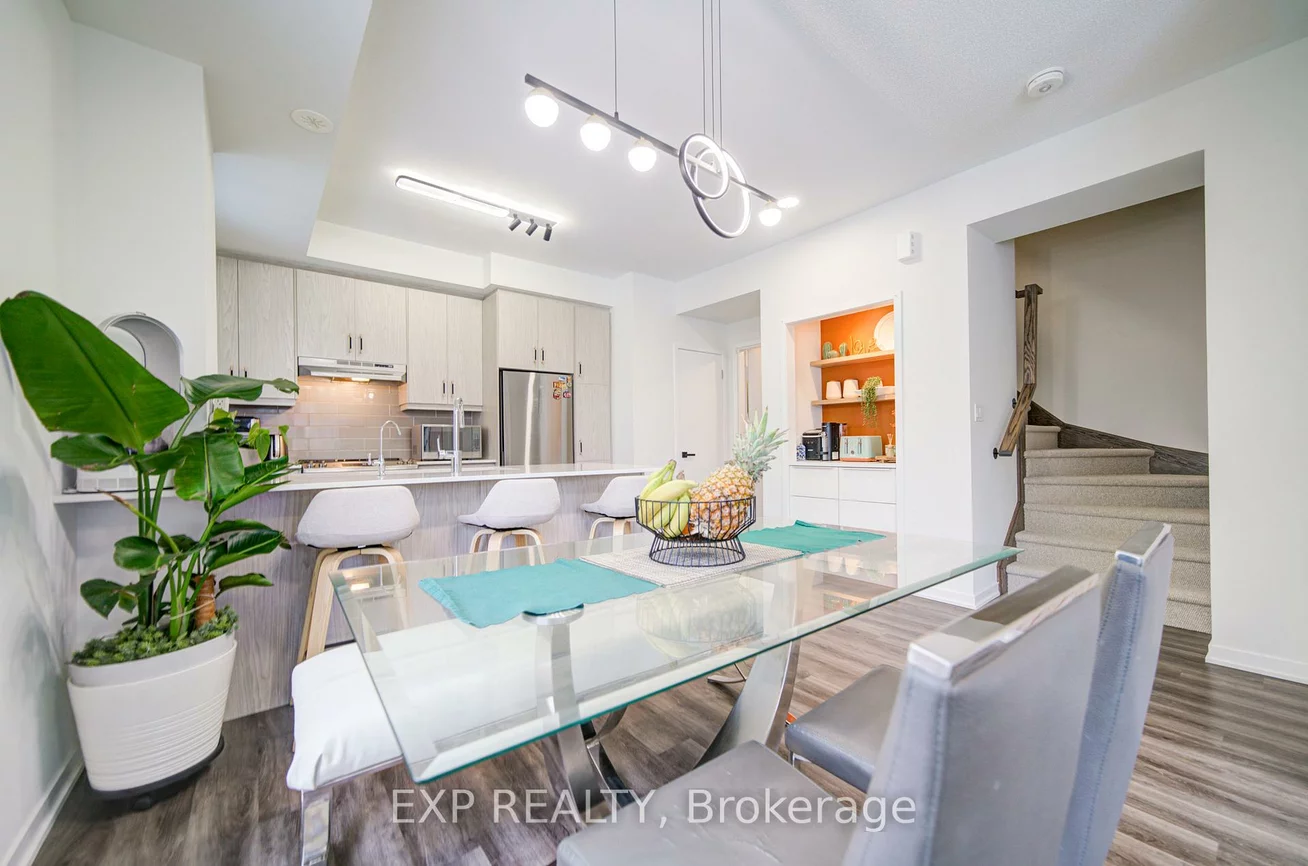 131, Honeycrisp, Vaughan Corporate Centre, Vaughan