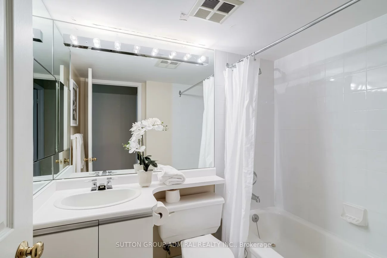 7250, Yonge, Crestwood-Springfarm-Yorkhill, Vaughan