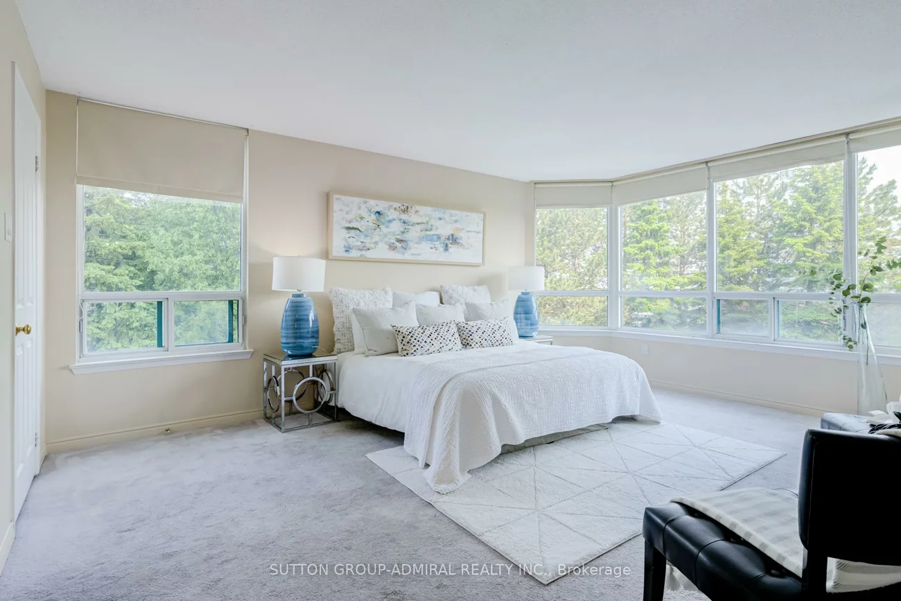 7250, Yonge, Crestwood-Springfarm-Yorkhill, Vaughan