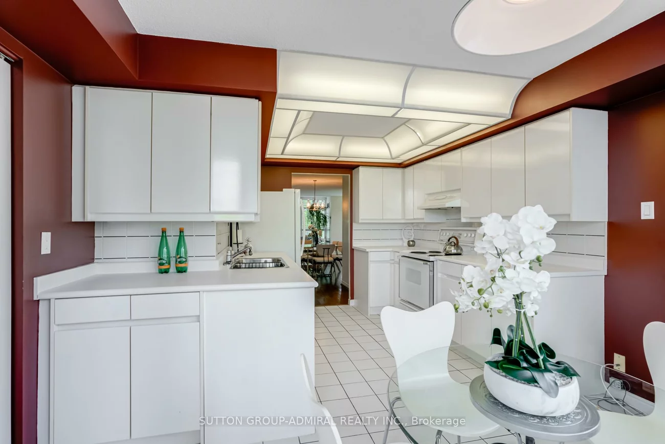 7250, Yonge, Crestwood-Springfarm-Yorkhill, Vaughan