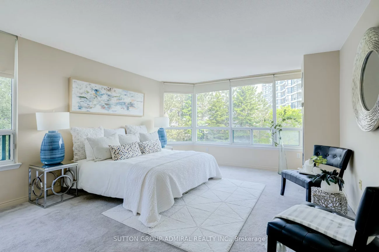 7250, Yonge, Crestwood-Springfarm-Yorkhill, Vaughan