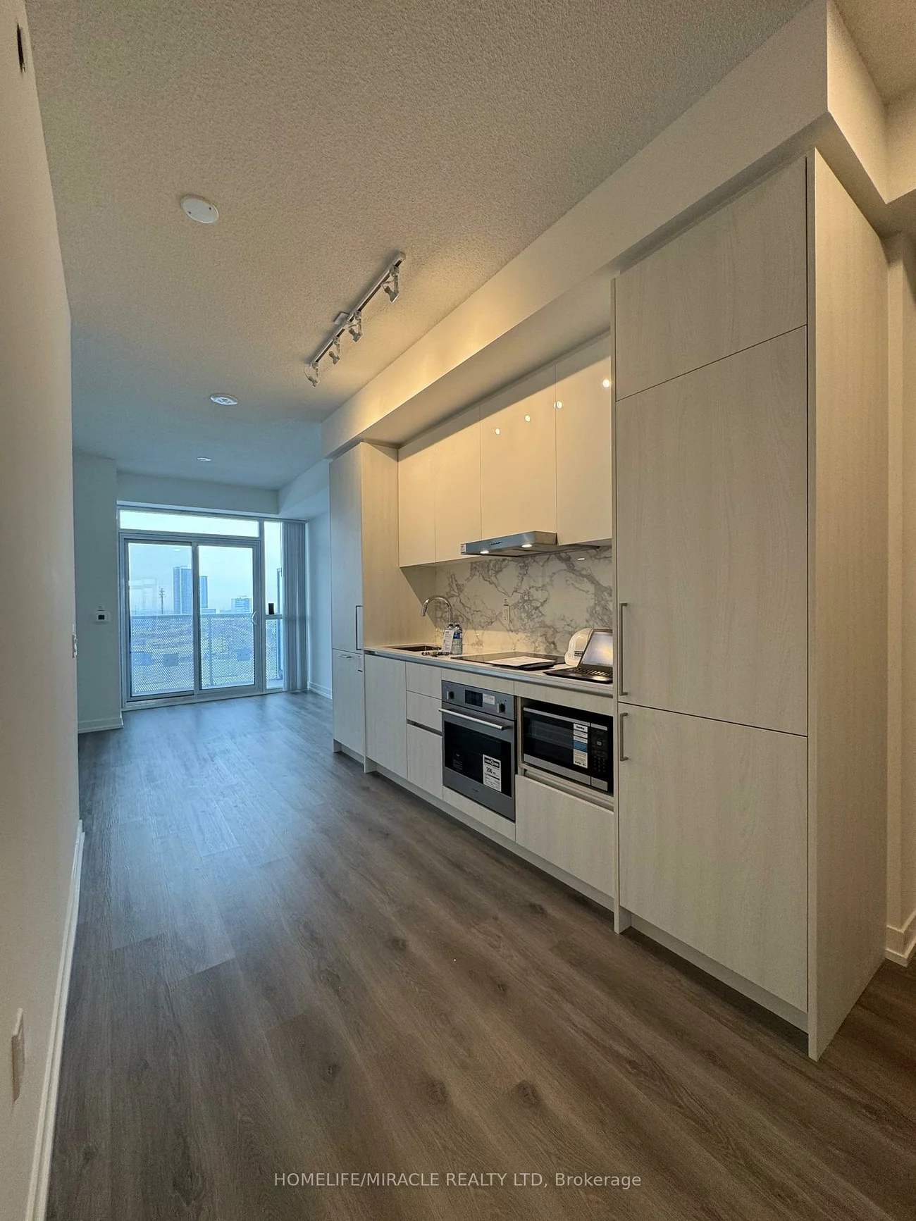 225, Commerce, Vaughan Corporate Centre, Vaughan