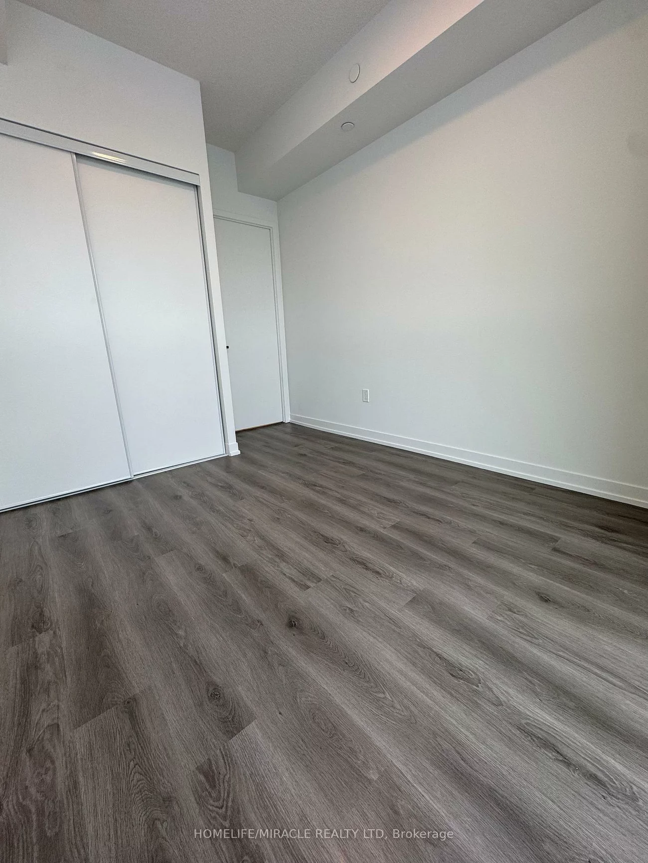 225, Commerce, Vaughan Corporate Centre, Vaughan