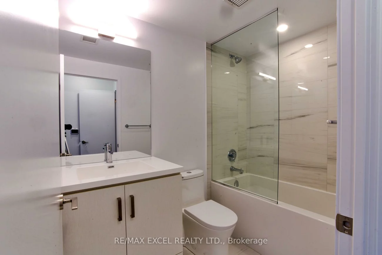 38, Honeycrisp, Vaughan Corporate Centre, Vaughan